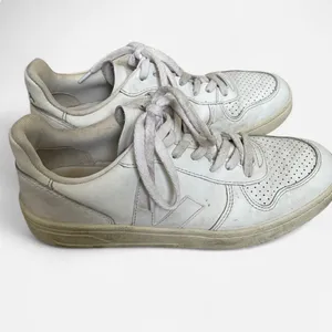 Veja V-10 Leather Lace-Up Perforated Sneakers in Women’s US 9 thumbnail 4