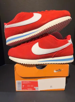 Women’s Nike Cortez size 7W thumbnail 1