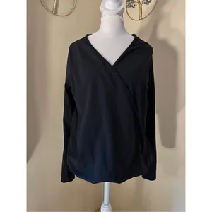 Lululemon Black Full Freedom Long Sleeve Wrap Top Size 8 thumbnail 2