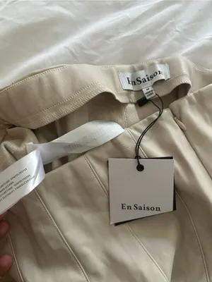 En Saison Cream Faux Leather Pleated High Rise Mini Skirt NWT Size Medium thumbnail 5
