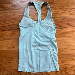 Lululemon aqua tank with built in bra size 6 thumbnail 2