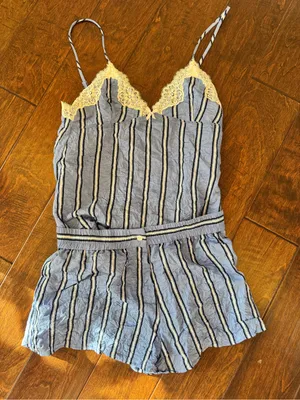 NWT Zara Wrinkle effect short striped Lace trim jumpsuit. Size Small‎ thumbnail 4
