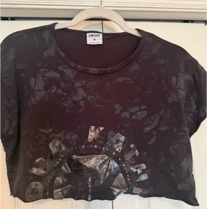 Gymshark Cropped Graphic Workout Tee thumbnail 2
