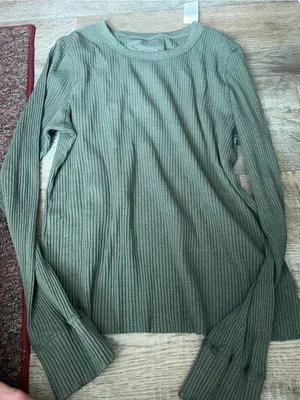 NWT aerie Ribbed Long-Sleeve Crewneck Top - Olive thumbnail 3