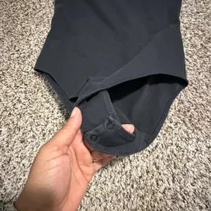 Wilfred Free Aritzia Black Open Back Short Sleeve Bodysuit Large HYP7-1987-17 thumbnail 2