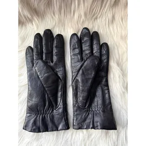 Ladie’s Classic Black Leather Gloves Size Medium thumbnail 2