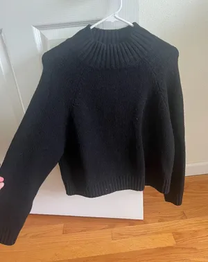 Old Navy Sweater thumbnail 1