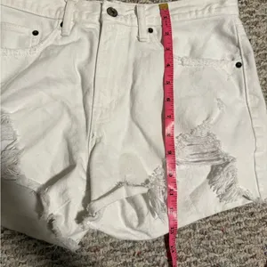 Abercrombie & Fitch Mid Rise Boyfriend Distressed White Shorts- Size 4/27 thumbnail 9