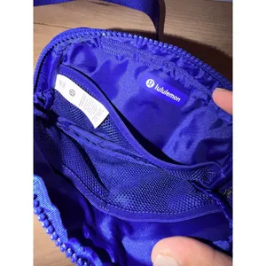 Lululemon Crossbody Camera Bag 2L NY Islanders P thumbnail 6