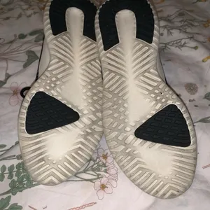 Adidas shoes thumbnail 3