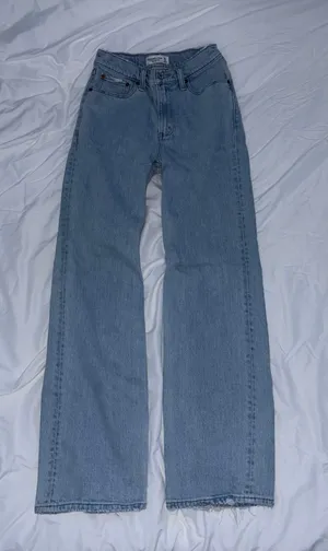 Abercrombie High-Rise Jeans 90s Relaxed thumbnail 1