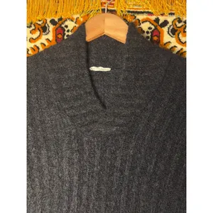 Italian Mohair Blend V-Neck Sweater Soft Fuzzy Black Stretch Knit sz L Italy thumbnail 5