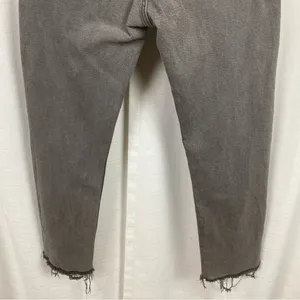 Levi’s Gray Wash Raw Hem Wedgie Straight Jeans Sz.29 thumbnail 10