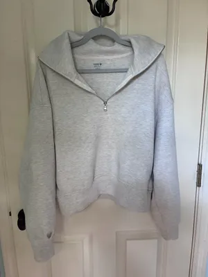 Old Navy Bounce Fleece Women’s Half-Zip Pullover Sweatshirt in Heather Gray thumbnail 2