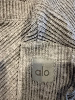 ALO Yoga Muse V-Neck Pullover Women’s Medium Heather Gray thumbnail 4