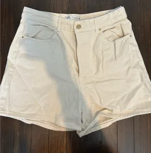 Cream Zara Jean shorts thumbnail 1