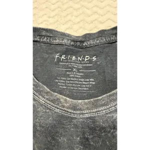 Friends TV Series Ross Monica Geller Graphic T-Shirt XL Charcoal Mineral Wash thumbnail 4