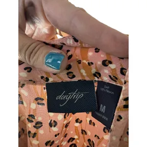 Daytrip Pink Leopard Print Short-Sleeve Button Down Top thumbnail 4
