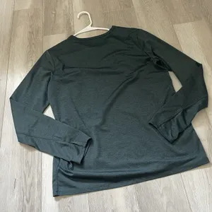 Quince Workout Tshirt flowknit breeze long sleeve womens Green medium activewear thumbnail 6