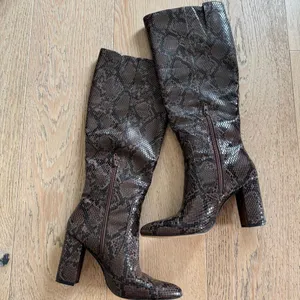 14th & Union Brown Shiny 3.5” Block Comfort Heel Knee Boot Size 6.5 Stretch Calf thumbnail 3