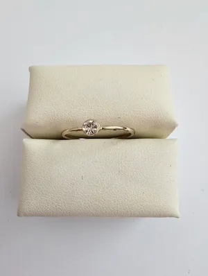 Vintage Gold Tone Minimalist Solitaire Ring - Bezel Set Rhinestone - Size 7 thumbnail 3