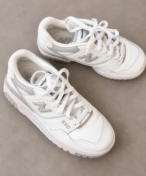 New Balance 550 Women’s 7.5 White Gray Sneakers Leather Retro Basketball thumbnail 1