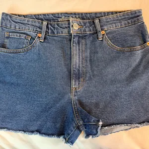 Wild Fable High Rise Mom Shorts Size 12 Medium Wash Raw Hem thumbnail 1