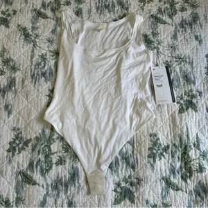 Lululemon Wundermost Ultra-Soft Nulu Square-Neck Sleeveless Bodysuit White M thumbnail 9