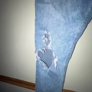 Size 6 Old navy boyfriend distressed jeans thumbnail 4