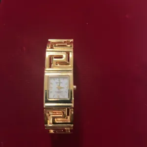 Vintage Gruen Mother of Pearl Genuine Diamond Quartz Ladies Watch thumbnail 3