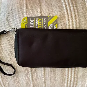 Travelon Safe ID Black Canvas RFID Blocking Pouch Wallet/Wristlet New In Box thumbnail 6