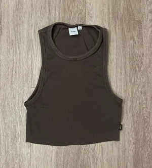 aritzia tank top  thumbnail 1