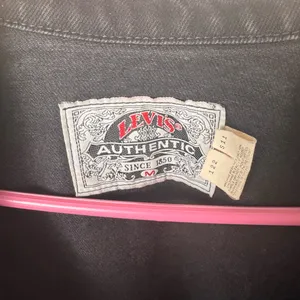 vintage 90s levi’s 77598-0260 black denim trucker jacket men’s M boxy thumbnail 4