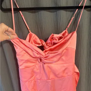 Lucy in the Sky Satin Front Twist Strappy Maxi Dress in Coral Size Large thumbnail 3