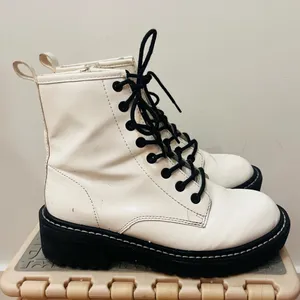 Forever 21 white combat boots Martan style size 6 thumbnail 8