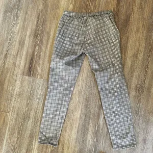 Uniqlo grey check  cropped drawstring pants thumbnail 9