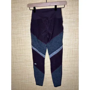 Alo Yoga Womens XXS Colorblock Chevron High Waist Leggings Plum Charcoal Gray thumbnail 3