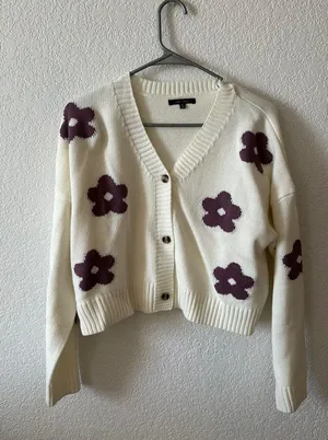 Boutique Cropped Sweater Size M thumbnail 1