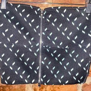 NWT Elliatt Black Teal Printed Forced Off-The-Shoulder Crop Top Women's Size XS thumbnail 10