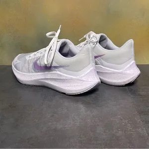 Nike Air Zoom Winflo 8 Women's Grey / White / Violet Sneakers Size 9 thumbnail 11