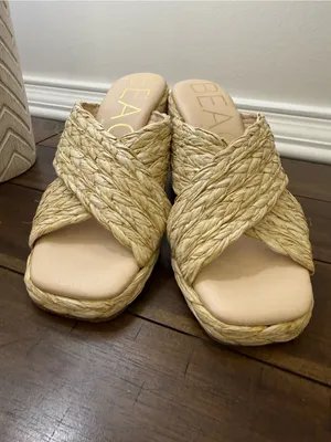 Beach by Matisse Raffia Crisscross Wedge Sandals size 6 thumbnail 2
