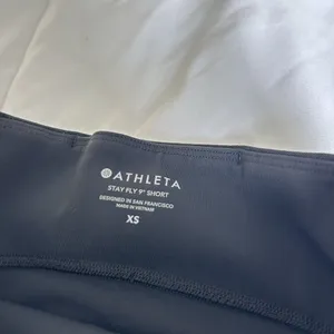 Athleta Shorts Womens XS‎ Black Stay Fly 9" Compression Reflective Athletic Run thumbnail 2