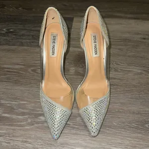 Gorgeous Steve Madden Silver Heels thumbnail 3