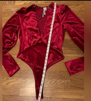 Velvet Deep V Puff Sleeve Bodysuit in Burgundy size M thumbnail 7