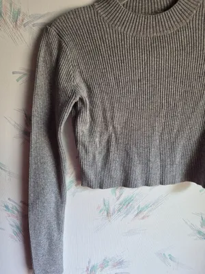 Brandy Melville Gray cropped Sweater thumbnail 3