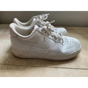 Nike Air Force 1 Low White Leather Sneakers Classic 90s 2000s Streetwear 7.5 Y2K thumbnail 2