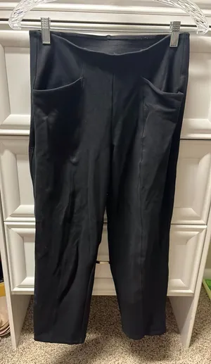 Old navy women’s black pants thumbnail 1