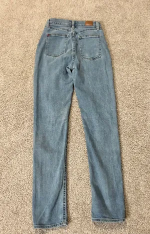 BDG Girlfriend High Rise Jeans Light Wash 25 thumbnail 4