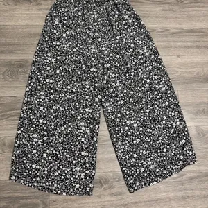 Blue Rair Women‎ Floral Jumpsuit Wide Leg Crop Tie Shoulder Smocked Waist Size L thumbnail 5