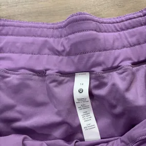 Lululemon Track That Mid-Rise Lined Short 5" Wisteria Purple Women Size 14 thumbnail 2